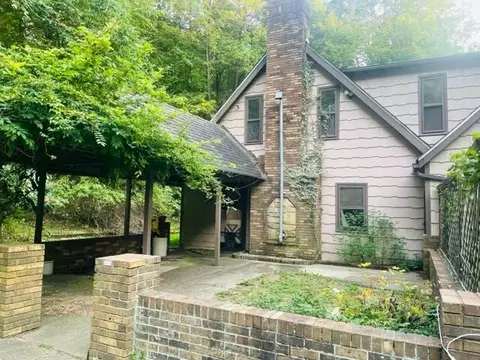 6265 Hansley Rd SE, Sugar Grove, OH 43155