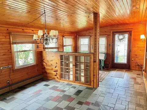 604 Cloverdale Ave, Crestline, OH 44827