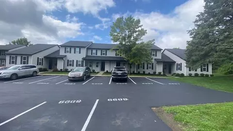 6867 Cooper Rd, Westerville, OH 43081