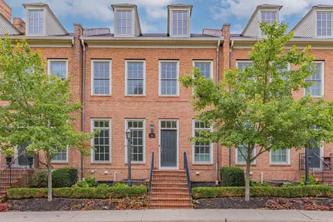 11 Richmond Sq, New Albany, OH 43054
