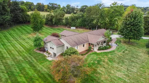 5773 Royalton Rd SW, Lancaster, OH 43130