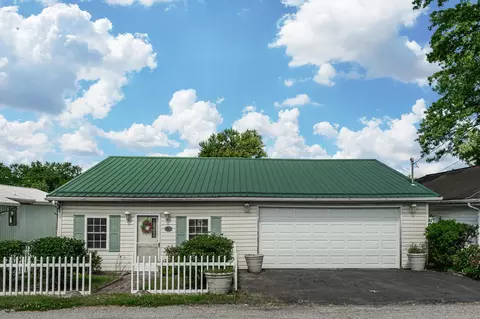 24 6th St, Buckeye Lake, OH 43008
