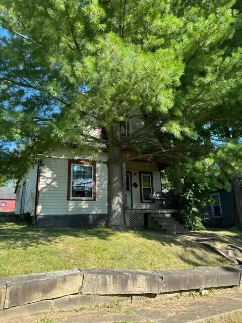 708 N Market St, Logan, OH 43138