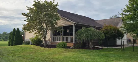 1935 Patrick Dr W, Newark, OH 43055
