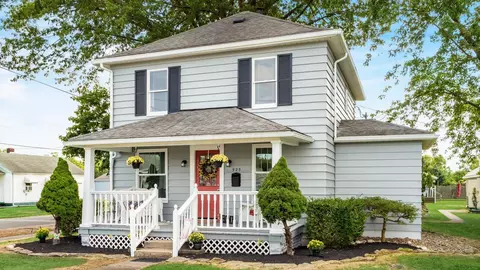 925 Cassingham Ave, Coshocton, OH 43812