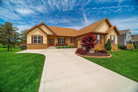 880 Royal Oak Dr, Marysville, OH 43040