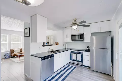 1064 Worthington Woods Blvd #17, Worthington, OH 43085