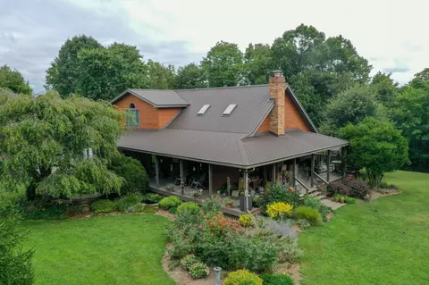 7560 White Eyes Rd, New Concord, OH 43762