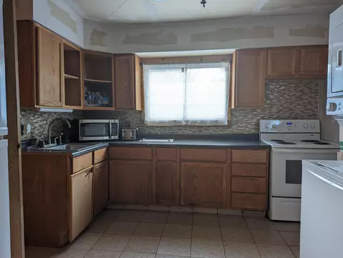 2051 Ontario Ave, Springfield, OH 45505 photo 2