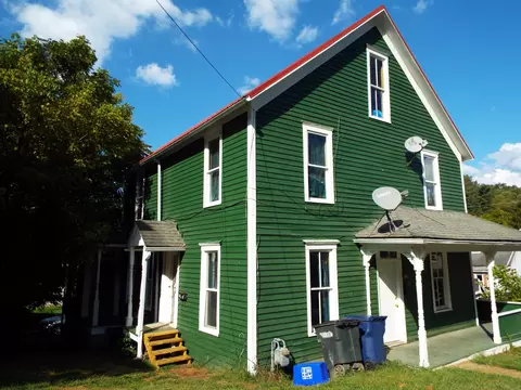 36 Clinton St, Nelsonville, OH 45764