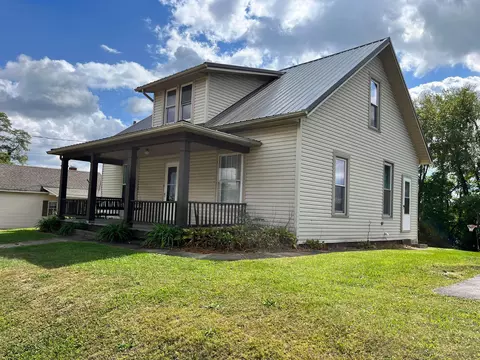 208 E Main St, Somerset, OH 43783