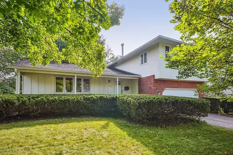 6542 Hawthorne St, Worthington, OH 43085