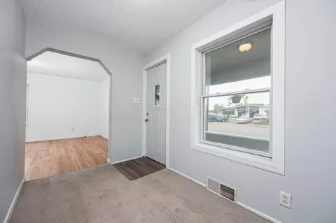 148 E William St, Delaware, OH 43015 photo 5