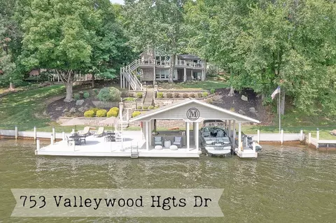 753 Valleywood Heights Dr, Howard, OH 43028