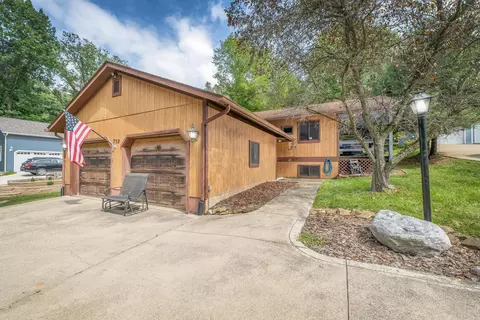 752 King Beach Dr, Howard, OH 43028