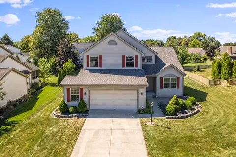 6695 Oak Shadow Dr, Westerville, OH 43082