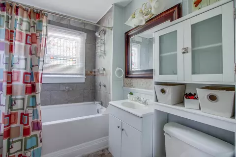 Bath - 456 Sherman Ave, Springfield, OH 45503 photo 3 of 3