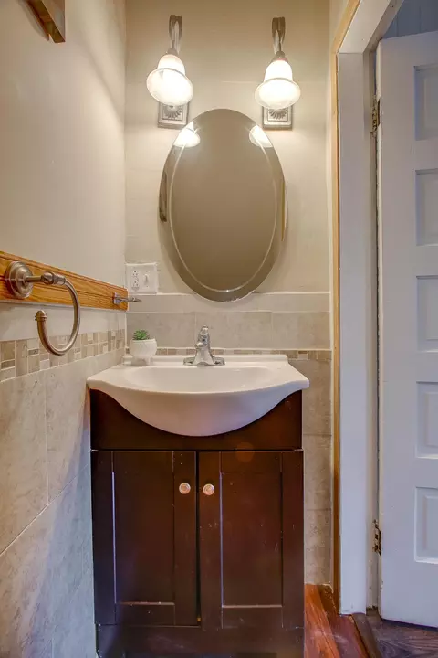 Bath - 456 Sherman Ave, Springfield, OH 45503 photo 2 of 3