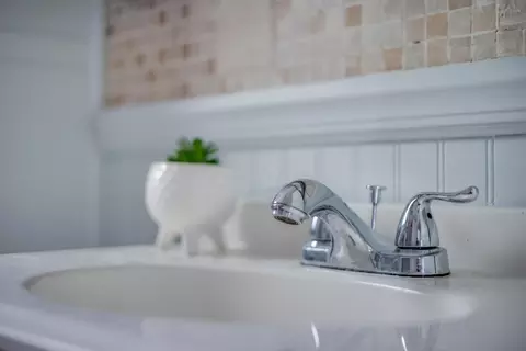 Bath - 456 Sherman Ave, Springfield, OH 45503 photo 1 of 3