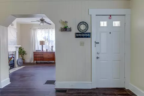 Entry Way - 456 Sherman Ave, Springfield, OH 45503 photo 1 of 2