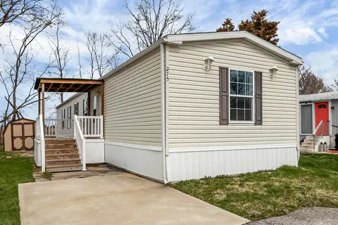 275 Walnut Blvd, Lewis Center, OH 43035