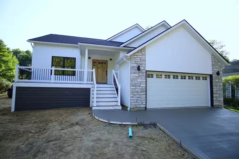 325 Highland Hills Dr, Howard, OH 43028