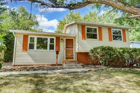 625 Oak Gale Ln, Columbus, OH 43228