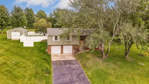 5984 Johnsville Rd, Centerburg, OH 43011