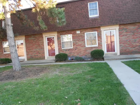 5738 Beechcroft Rd #E, Columbus, OH 43229