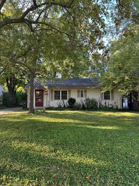 2265 Edgevale Rd, Upper Arlington, OH 43221