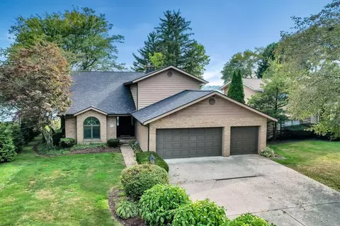 385 Lake Shore Dr W, Hebron, OH 43025