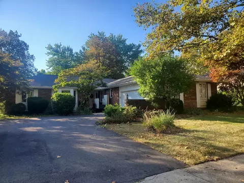 6887 Glade St, Worthington, OH 43085