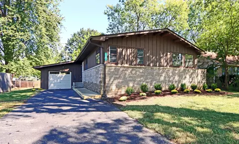 1112 Carrousel Dr E, Reynoldsburg, OH 43068