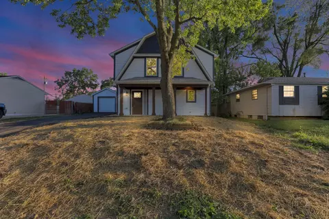 5241 Fullerton Dr, Columbus, OH 43232