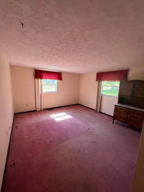 670 E Possum Rd, Springfield, OH 45502 photo 22