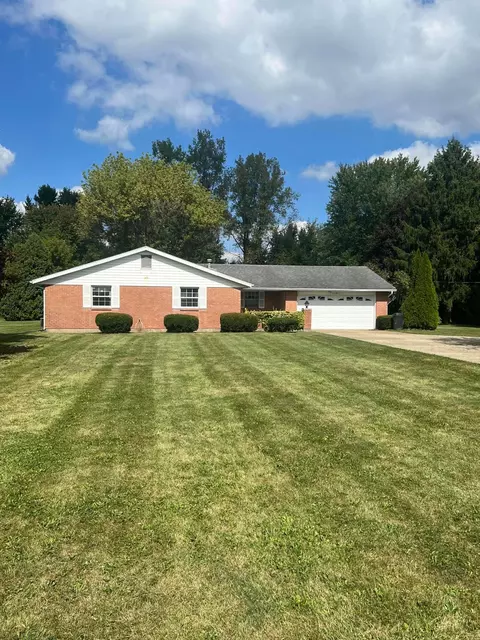670 E Possum Rd, Springfield, OH 45502 photo 2