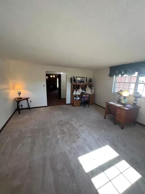 670 E Possum Rd, Springfield, OH 45502 photo 17