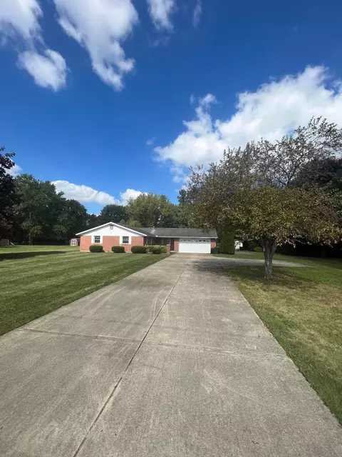 670 E Possum Rd, Springfield, OH 45502 photo 3