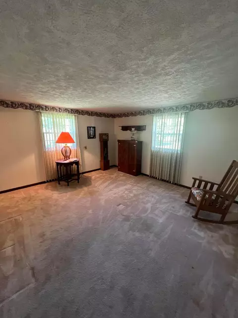 670 E Possum Rd, Springfield, OH 45502 photo 27