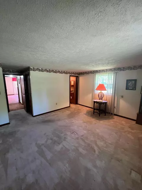 670 E Possum Rd, Springfield, OH 45502 photo 28