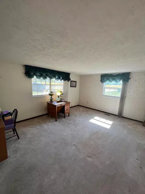 670 E Possum Rd, Springfield, OH 45502 photo 21