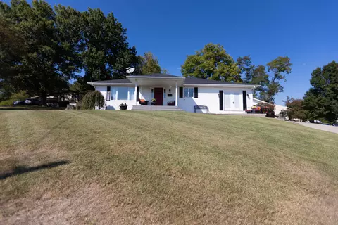 226 W Morgan St, Oak Hill, OH 45656