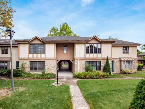 6218 Stornoway Dr S #6218B, Columbus, OH 43213