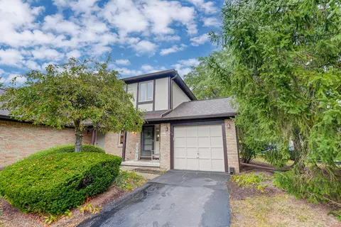 1606 Six Point Ct, Worthington, OH 43085