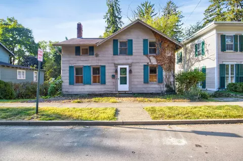 123 W College St, Granville, OH 43023