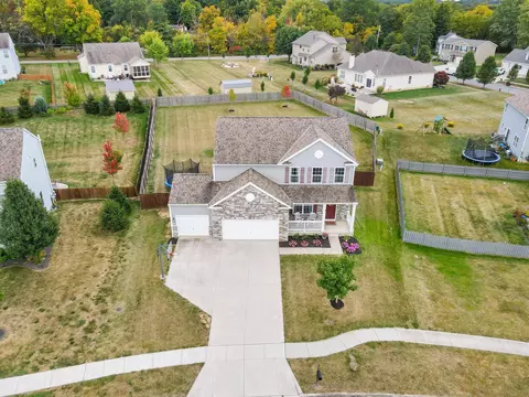 713 Crestview Dr, Lithopolis, OH 43136 photo 2