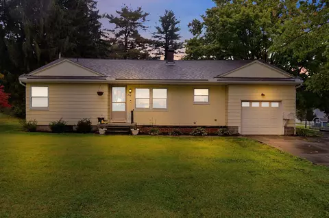 208 Hillcrest Dr, Mount Vernon, OH 43050