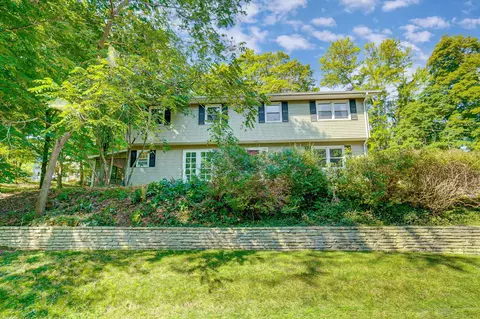 221 Mount Parnassus Dr, Granville, OH 43023