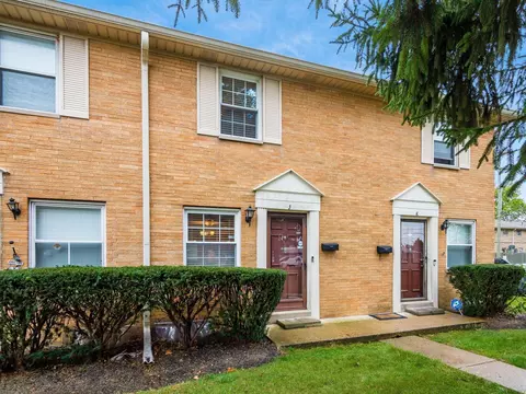 5742 Pine Tree St W #J, Columbus, OH 43229