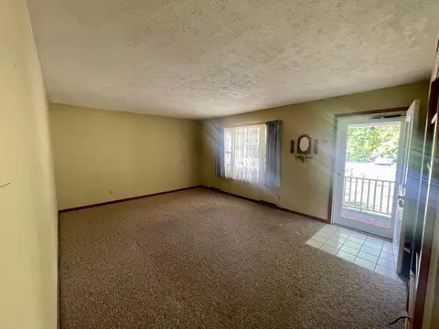 275 Meadow Dr, Circleville, OH 43113 photo 8